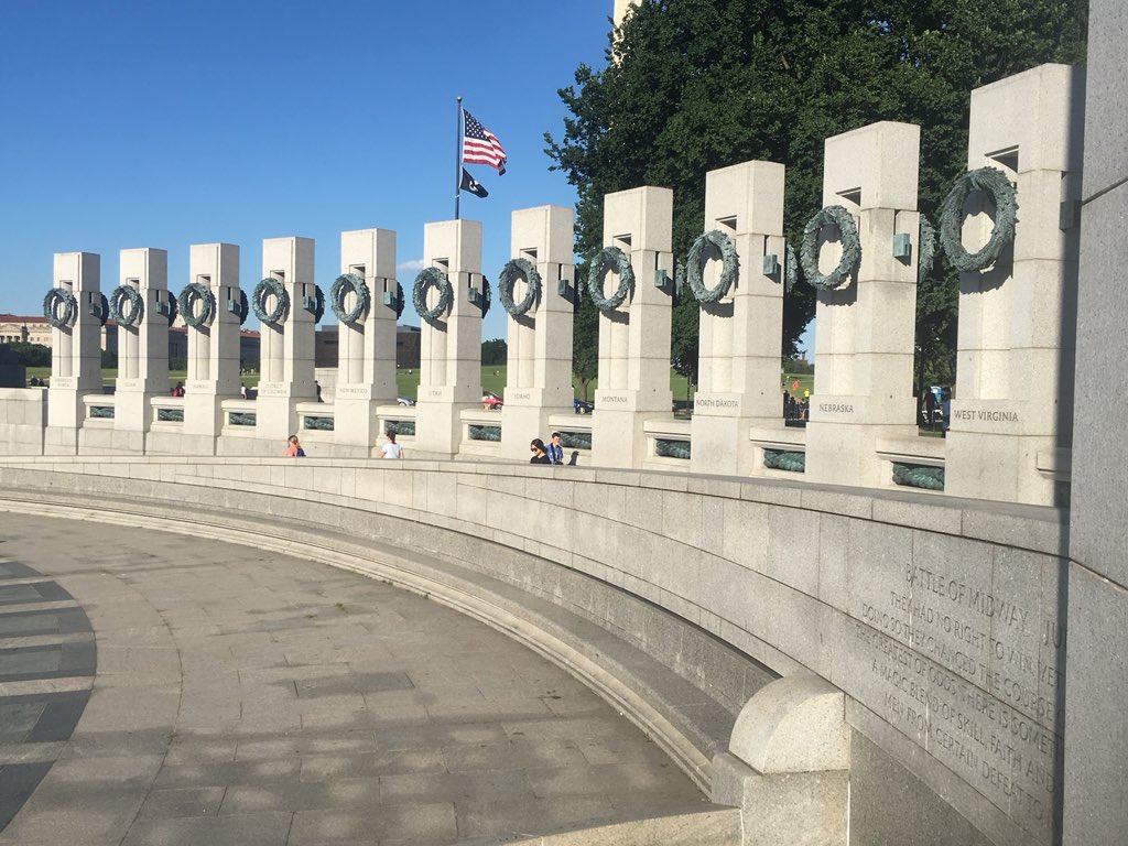 CarletonColts's tweet photo. WWII Memorial #carletondctrip https://t.co/SKdqggPDhn