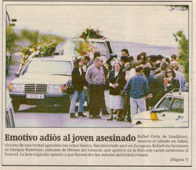 Tres personas fueron detenidas en la madrugada del sábado en Salou (Tarragona) como presuntos autores de la muerte de Rafael Ortiz, de 28 años de edad y hermano de Quique, el cantante del grupo musical «Héroes del Silencio».

Lunes, 4 de abril de 1994