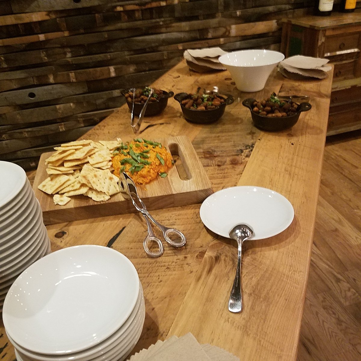 thechefinpearls's tweet photo. About last night...@CityWineryATL sjowed us such a wonderful evening. Drinks, tour, food and more. Thanks for a great evening out. #CIPapproved #ToastToSummer https://t.co/rM1idcztz3
