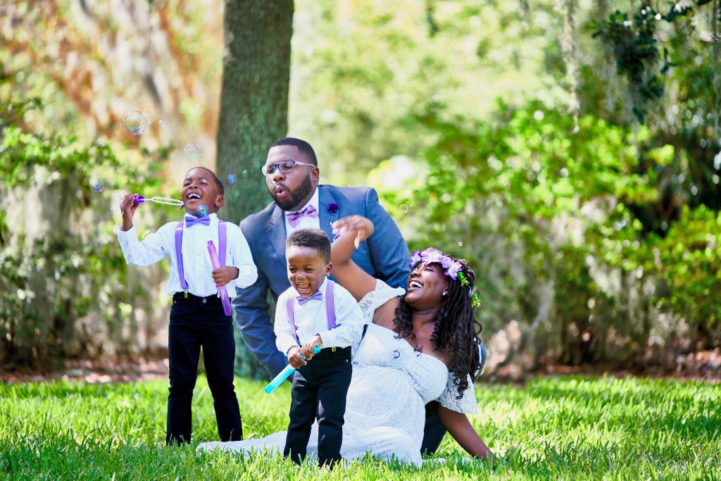 SigEpZETAS's tweet image. Today we recognize Soror Rose! She is a wife, mother, a UCF graduate twice over, Catalina Elementary School’s 2017-2018 Teacher of the Year, and so much more. We’ve included her full bio on our IG. Happy #FinerFridayZ Rose, we are so proud of you 💙 #SigEpMade