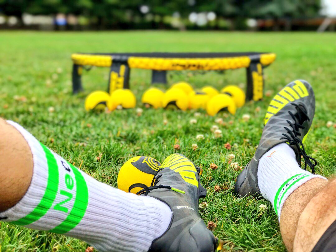 SCRoundnet's tweet photo. When it comes to training on grass, our good friends at @NeonBandits have us covered. Want to #GrabAPair of your own along with a SWEET discount? Send us a DM and we’ll hook you up. *Shown are “The Flip” (Green). #SpikeballPro #Spikeball #SantaCruzRoundnet #Roundnet #NeonBandits https://t.co/LD3l70eRRR