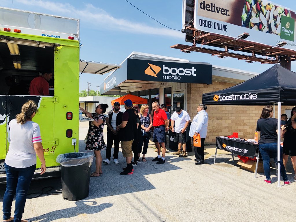 Andrew_DCI's tweet photo. Boost Mobile by Master Wireless GRAND OPENING event today in Aurora, IL. FREE Phones &amp; FREE Tacos! 📱 + 🌮 #BoostNation #BoostMobile #Boost #DCI @DCIcares @_masterwireless https://t.co/a0dFe0uTit