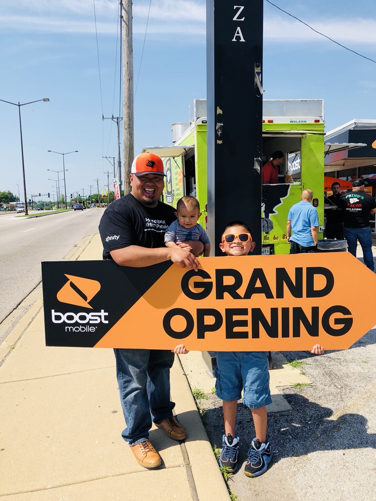 Andrew_DCI's tweet photo. Boost Mobile by Master Wireless GRAND OPENING event today in Aurora, IL. FREE Phones &amp; FREE Tacos! 📱 + 🌮 #BoostNation #BoostMobile #Boost #DCI @DCIcares @_masterwireless https://t.co/a0dFe0uTit