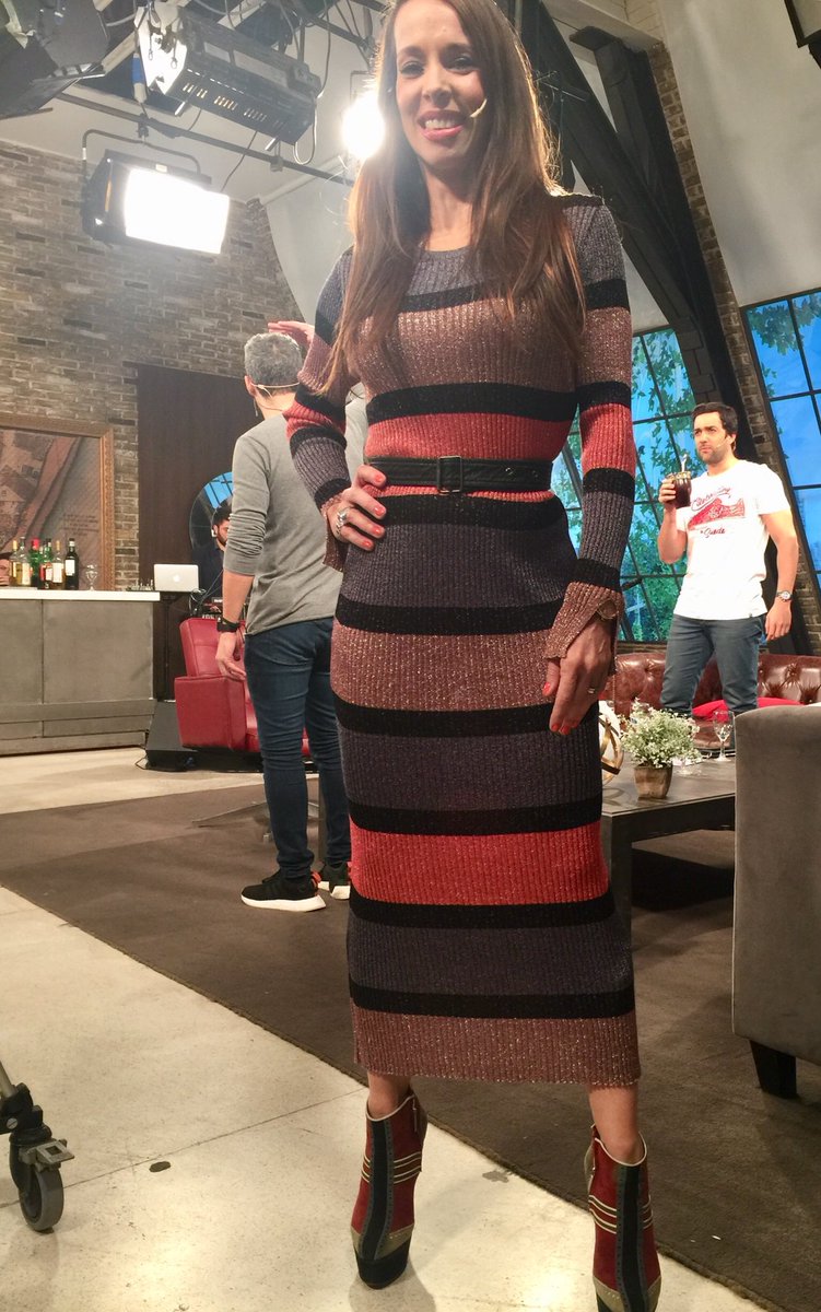 onettovictoria's tweet photo. Como siempre,
me tratan y me reciben con tanto cariño!
La pasé brutal!
gracias!!! 
 #Vivo con @polloalvarezok @picomonaco @zabala7 en @ConAmigosAsi @pc_prensa 💋 https://t.co/bFDGlWt3Ok