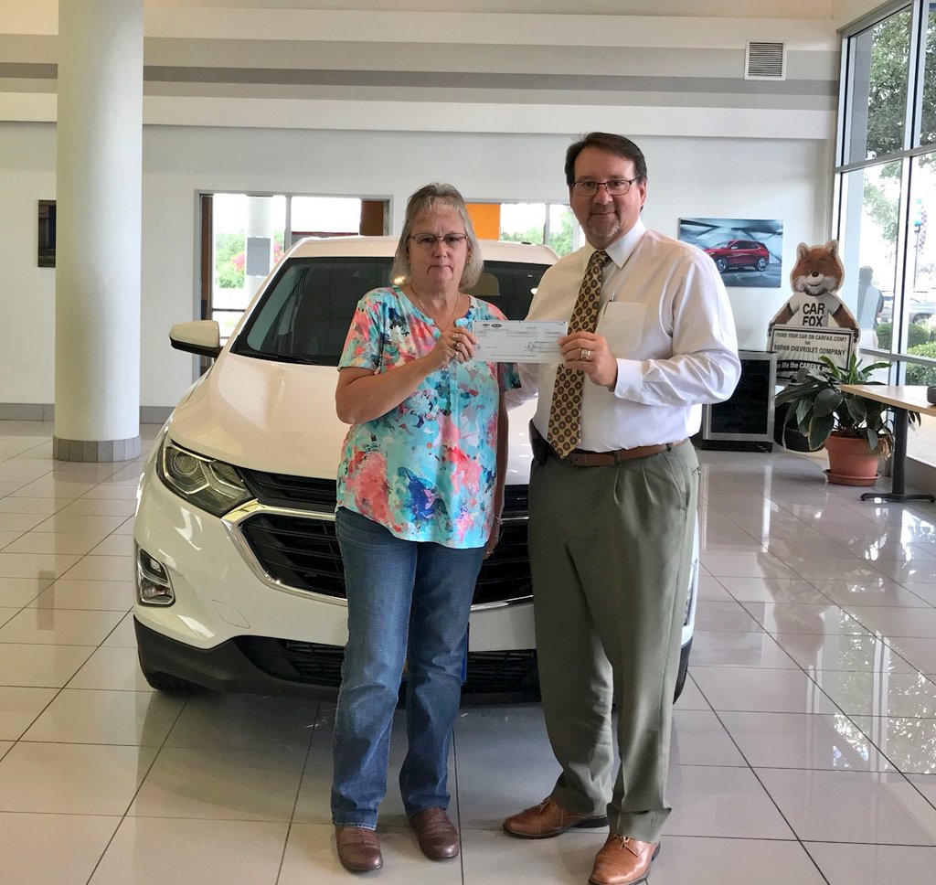 SouthTejas1984's tweet photo. Thanks to GM Ronnie Harrell and the entire @ChevroletBrown org for their continued support for the Natalia-Lytle Legacy Bowl Scholarship Foundation! Your never ending support is appreciated! 
#RivalryForACause https://t.co/uRcvxpy1wJ