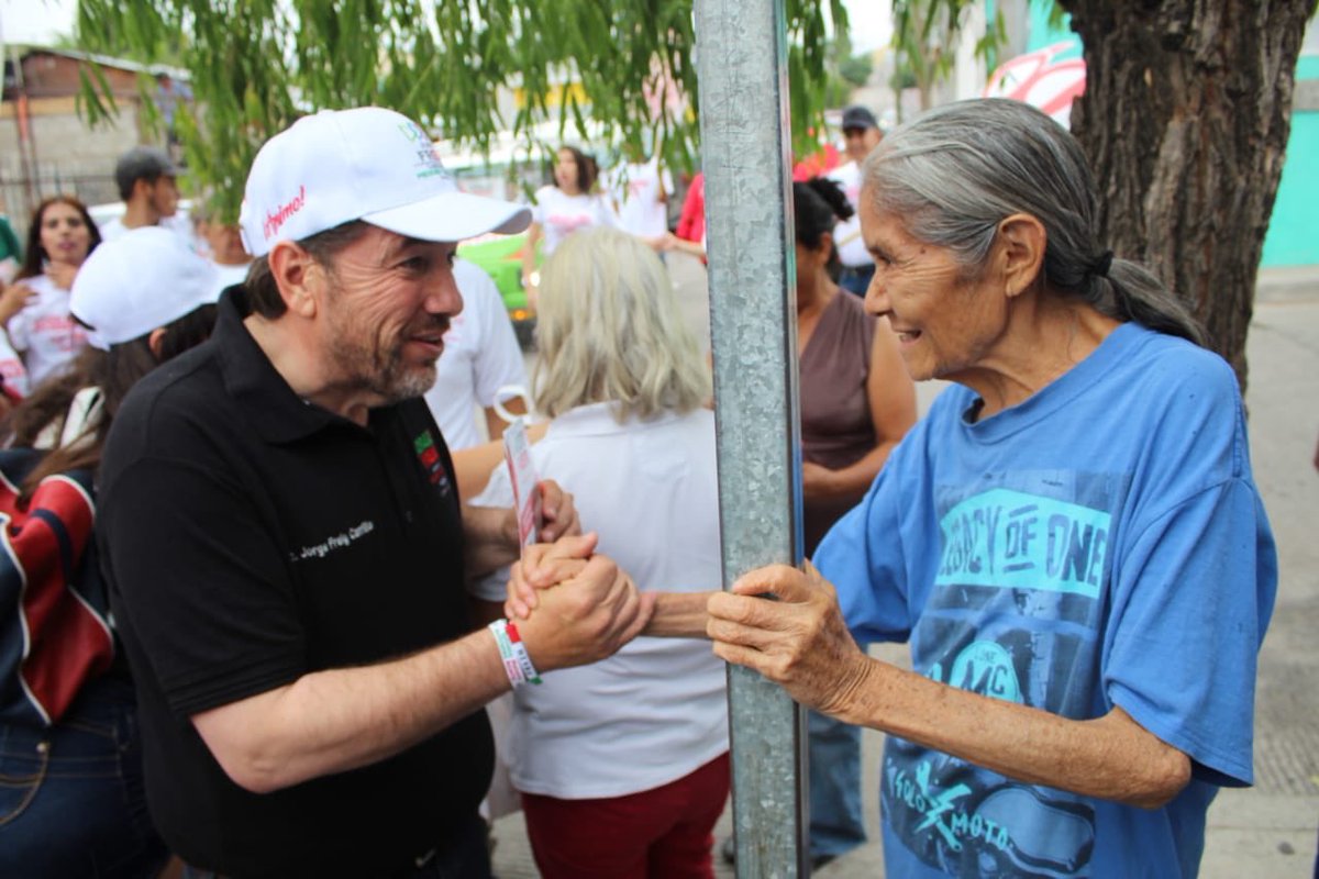 JORGEFREIG's tweet photo. En este momento me encuentro en recorrido por las calles de las colonias Lomas de Nogales Uno y Dos, muchas gracias por recibirnos en sus hogares y escuchar nuestras propuestas. Es una tarde muy agradable, disfrutemos de este “chipichip��. 
#Ánimo
#UnGobiernoSinPretextos https://t.co/4I5Q8mKh1i