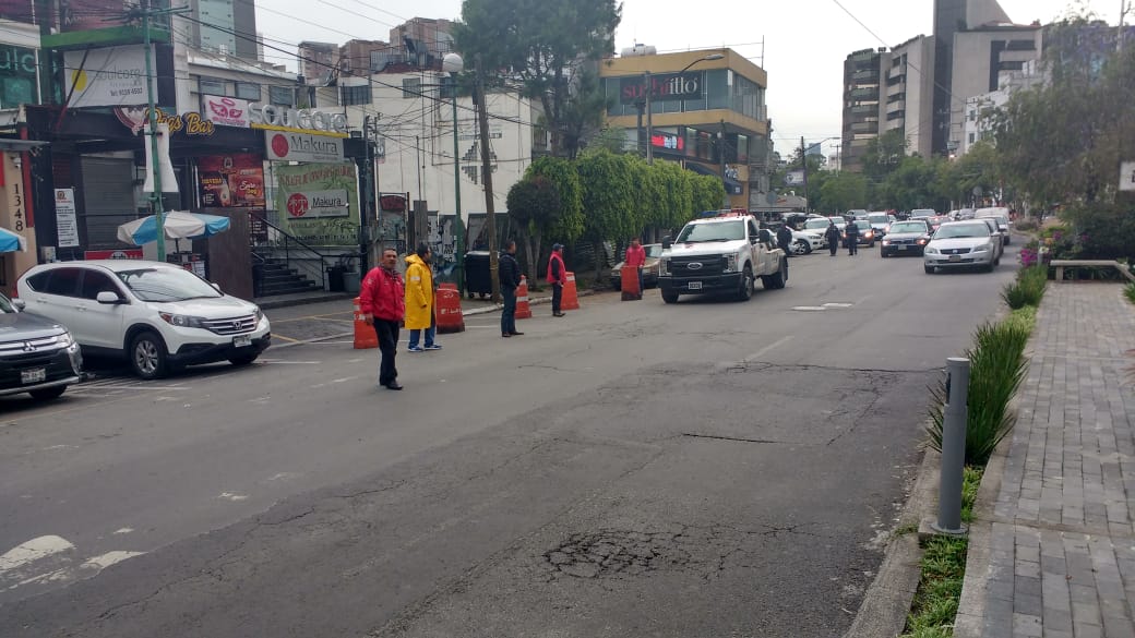Operativo de retiro de obstáculos y liberación de segunda fila en Av. STIM, con personal de la Dirección de Gobierno y de @Cuajimalpa_DSP
