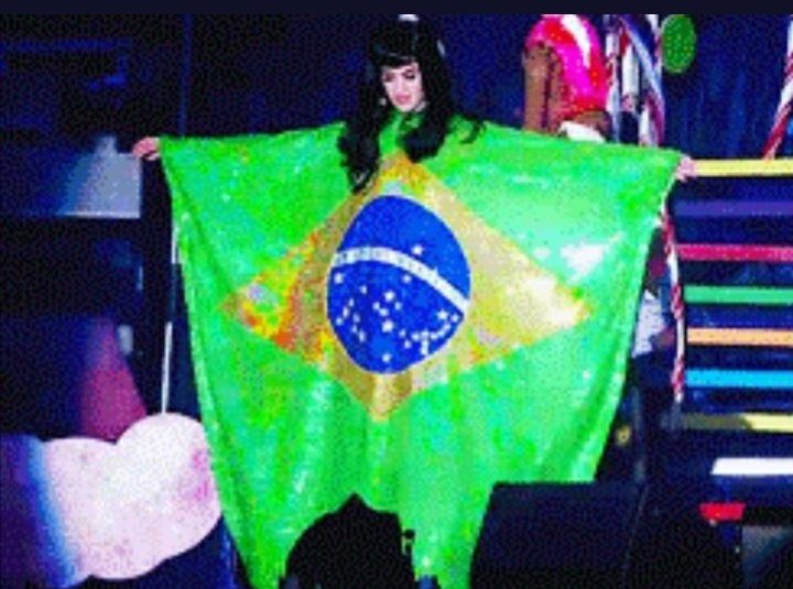 desnesseria's tweet photo. Portugal: Que legal o Shawn Mendes tá torcendo para nós 
Enquanto isso no Brasil: Hahahahah
#brasilxportugal https://t.co/9nbbHnd8sA