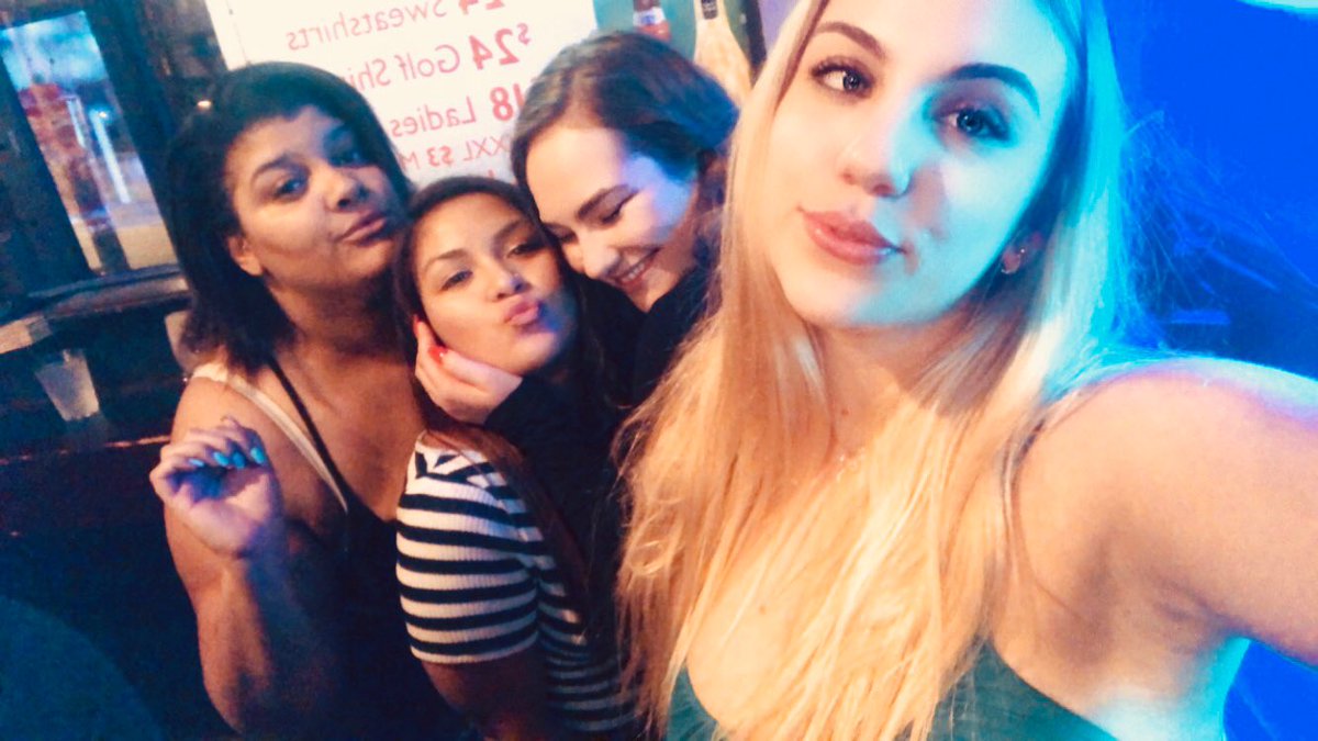 Jackieex33's tweet photo. This pic was cute tho 💕 https://t.co/X8R8A2jAjS