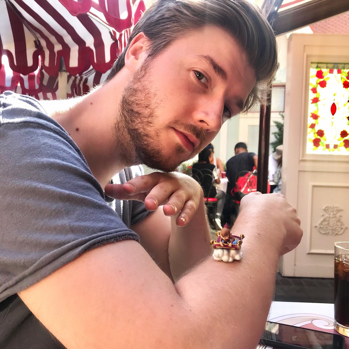 thingslidosays's tweet photo. Just chillin in Disney with tiny Abu. Come find them. https://t.co/LWpTj5geum
