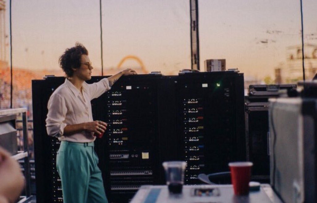 harryoddity's tweet image. 