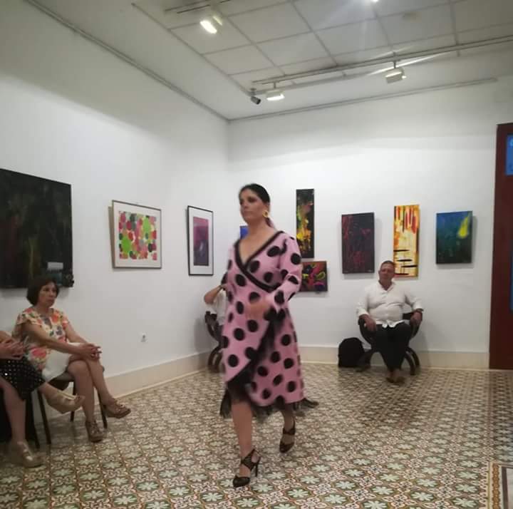 AFAMMERGRANADA's tweet photo. Buenas noches amig@s, queremos felicitar a Maria, diseñadora de la firma #Ponteunlunar y a nuestra monitora del #taller de #Costura y modista de la firma,Conchi,por el original  y magnifico desfile. Amenizado al piano por Sara #musarte. ¡Enhorabuena!

#Afammer
#Afammergranada https://t.co/LZgIaW0qdt