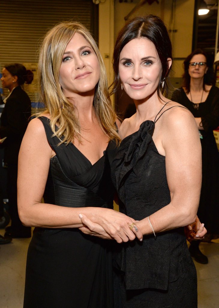 Feliz aniversário para uma das melhores amigas da Jen, a fada Courteney Cox! Happy Birthday,  