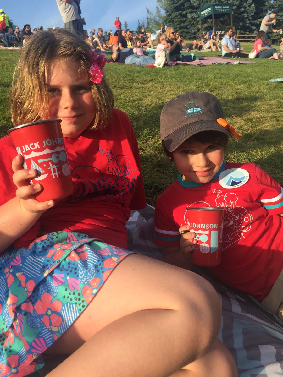 ilanivic's tweet image. Chillin’ to @GLove, ready for @JackJohnson. #aaoplasticfree #cleanseas #1lessstraw