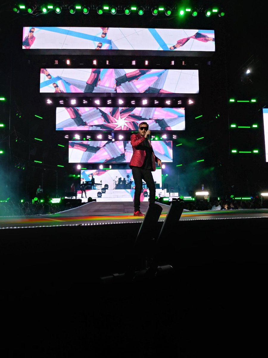 PissagliaGiulia's tweet photo. @CremoniniCesare Ho Avuto una visioneee🎶🎶🌈🌈🎉🎉💥💥un'esplosione in tutti i sensi! Solo wow e Graziee!!L'attesa è stata pienamente ripagata ❤ ci vediamo a Milano e Bologna😍 #stadi2018 https://t.co/Tj8WEZrEVi