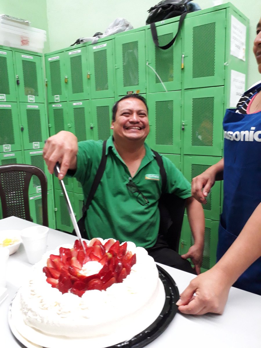 HectorPop3's tweet photo. Todo nitido con la despedida del gran jefe. Dios te acompañe don Charly. https://t.co/ks7S7Lm1HC