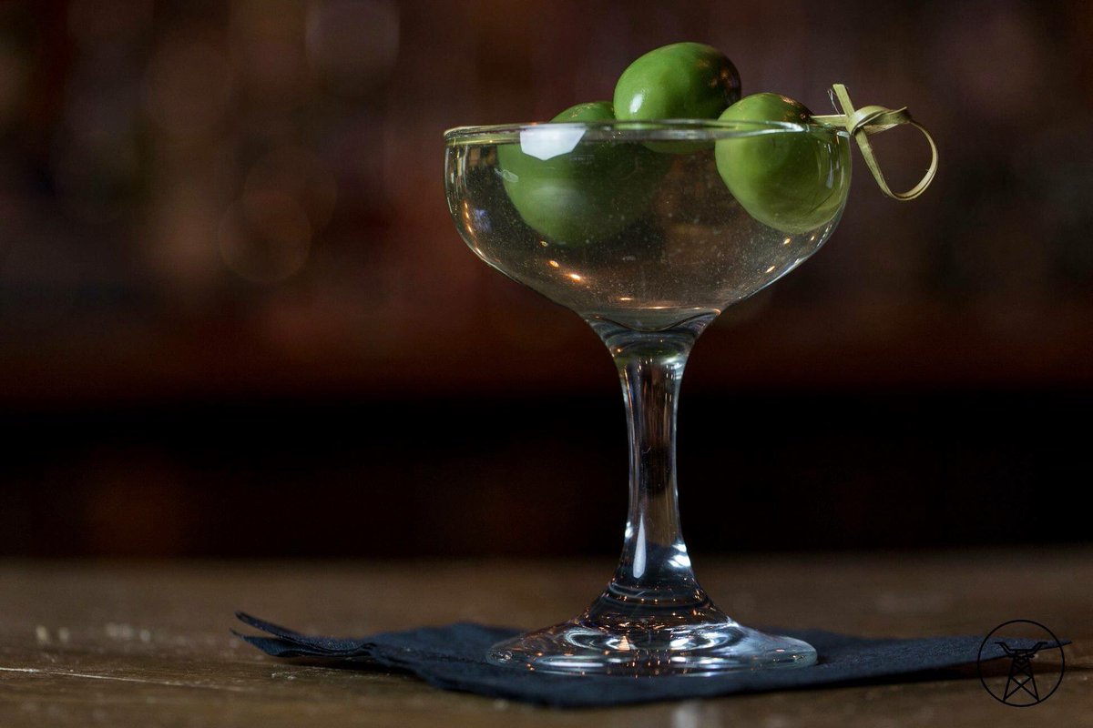 theDerrickyyc's tweet image. When Drinking Martini's, Do it Right... Drink GIN!

100 GIN's and Counting

#Joinus for dinner, well-made Cocktails and Champagne! we're open late.

#BlowOutHour 2:00pm - 6:00pm $9 #Cocktails #GIN #Martinis #GnT #WINE #ginbar #bluesbar #lovetheD