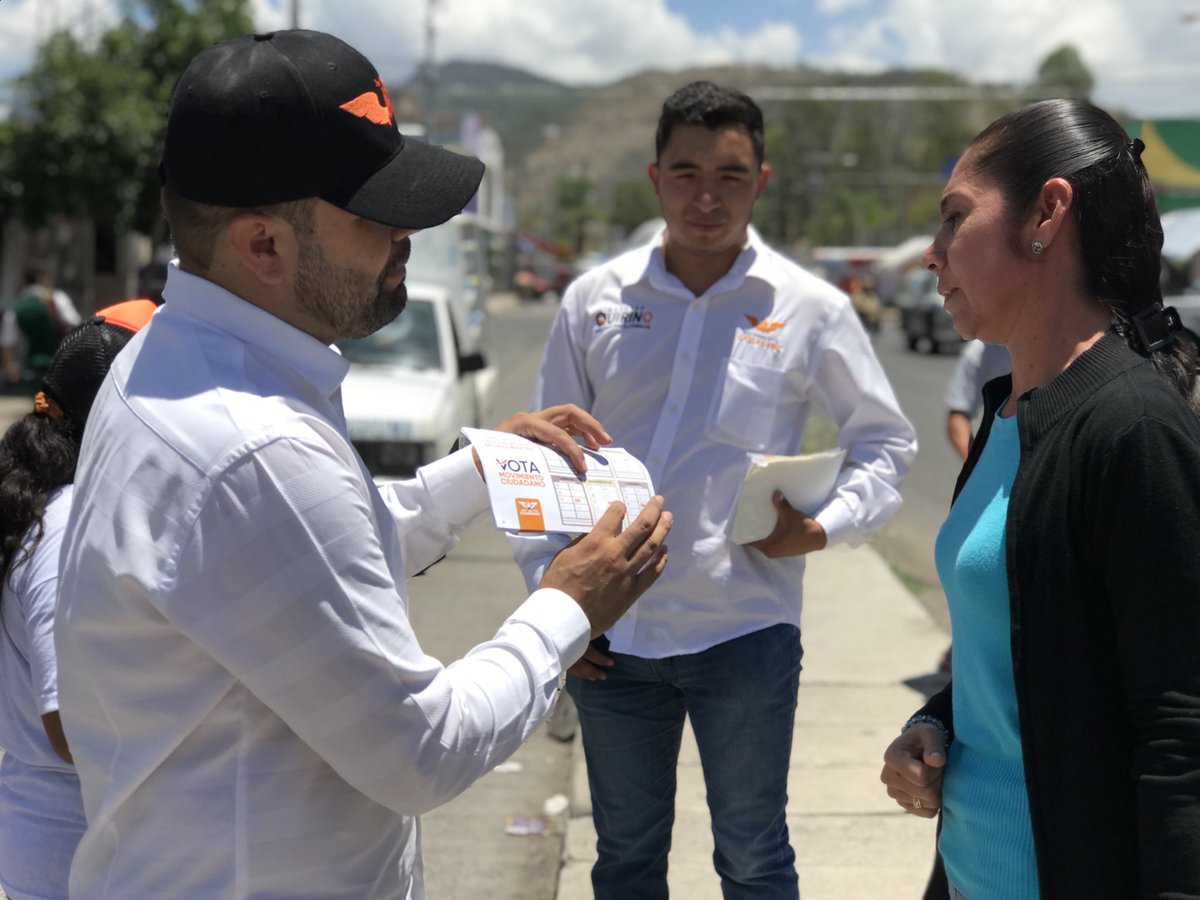 GerardoQuirinoV's tweet photo. Puerta a puerta en #LosEucaliptos donde me comprometí a trabajar coordinado con @SalvadorZamoraZ y @adrianamedinaMx en suministro de #Agua #Seguridad y #TransportePublico. El apoyo es absoluto!!! #VotaXMCParejo https://t.co/D3bxeJuslG
