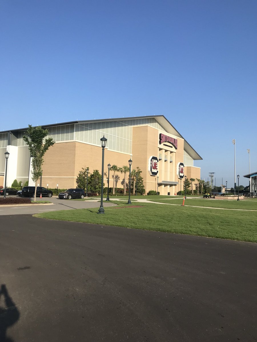 CoachGGrady's tweet photo. Great opportunity for the Brunswick High Pirate Football OL &amp; DL Units to get better today @GamecockFB @CoachWMuschamp ! Thank you for a first class camp with great coaches! #PirateNation #piratefootball #HAILtheSAIL #912 #GUS #SailsUp #MuschampCamp #SpursUp #trenches #RecruitBHS https://t.co/o84eOeGzsR