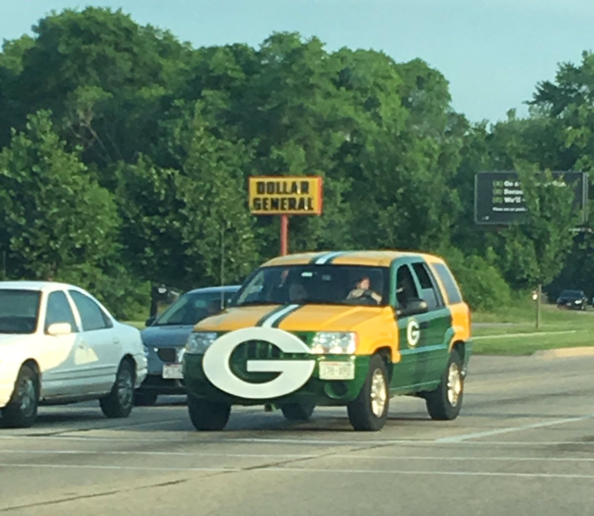 Super 70s Sports (@Super70sSports) on Twitter photo 16/06/2018 00:16:39 Ah, Wisconsin. Don't ever change. Ah, Wisconsin. Don't ever change.