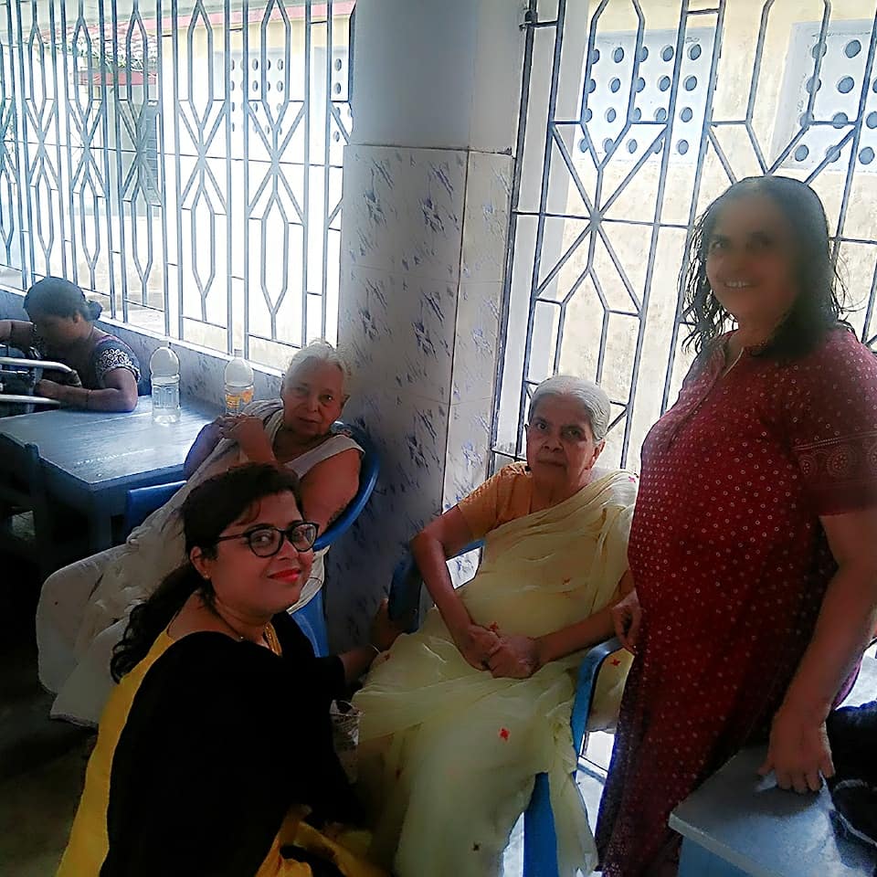 EartoHEAR1's tweet photo. Hey granny n kids we are there to listen you . You are not alone π EAR TO HEAR team reached to see these beautiful souls .
#ear_2_hear #freelistening #support #unotalone #giveamissedcall #acallaway #orisha #kurukshetra #delhi #uttarpradesh #poland #australia #mumbai #KASOL https://t.co/EejrgCvir8