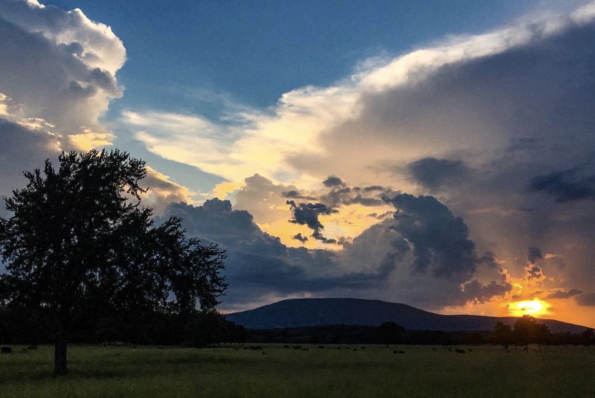 Another gorgeous Oklahoma sky for the books. Where are some of your favorite sunset locales? #travelok #oklahomaskies #sunset