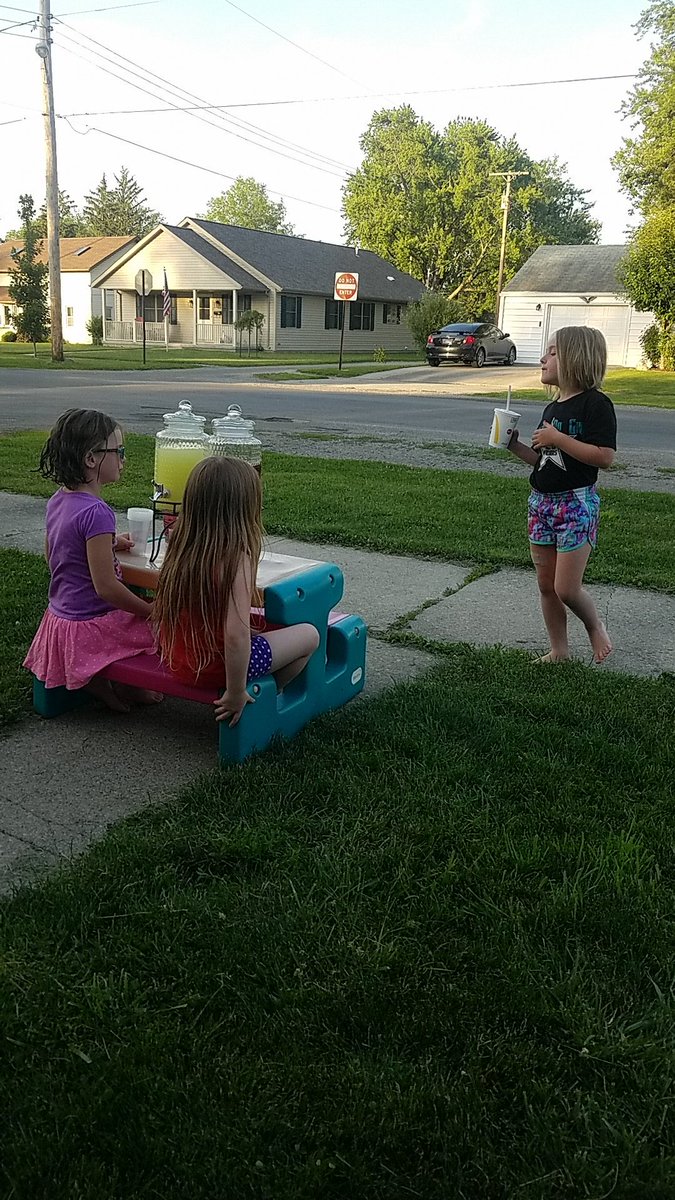 JenLirot's tweet photo. My little entrepreneurs!!  Tomorrow I have to make cookies so they can sell those with their Lemonade and tea! #mymklife #hardworkpaysoff https://t.co/l1TqBs7Rhd