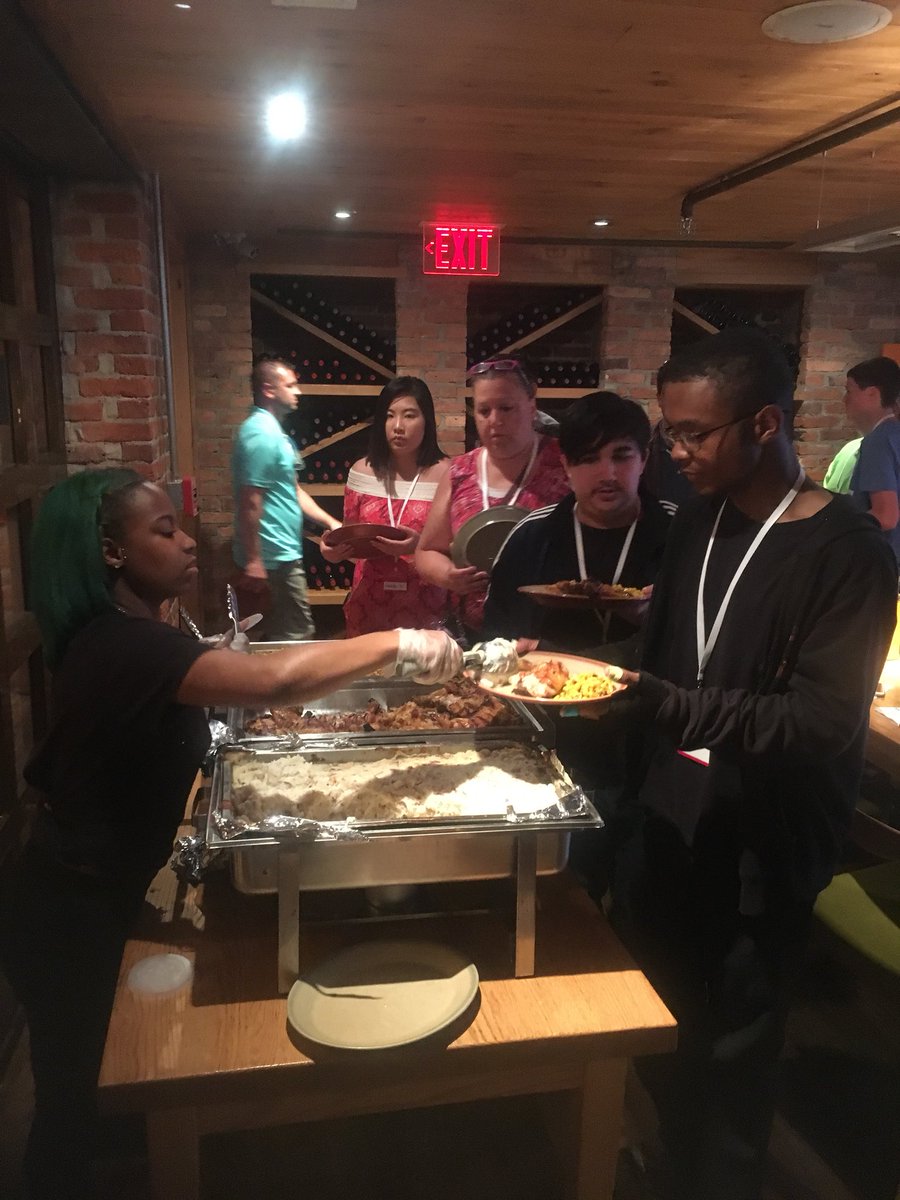 CarletonColts's tweet photo. Buffet dinner. #carletondctrip https://t.co/xsh14Rqwn7