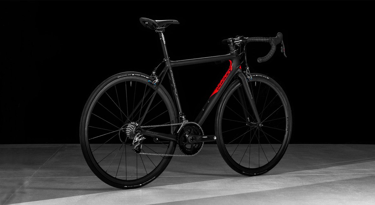 CompCyclist's tweet photo. "When the road turns skyward at double digit inclines, few bikes can match @Ridley_Bikes' aptly named Helium SLX. This dedicated climber weighs in at a mere 750g in a size medium, making it feathery by anyone's standards." #ccbikeoftheweek #ridleyhelium
https://t.co/DtwB9Zs54M https://t.co/9Ge8oNRUIW