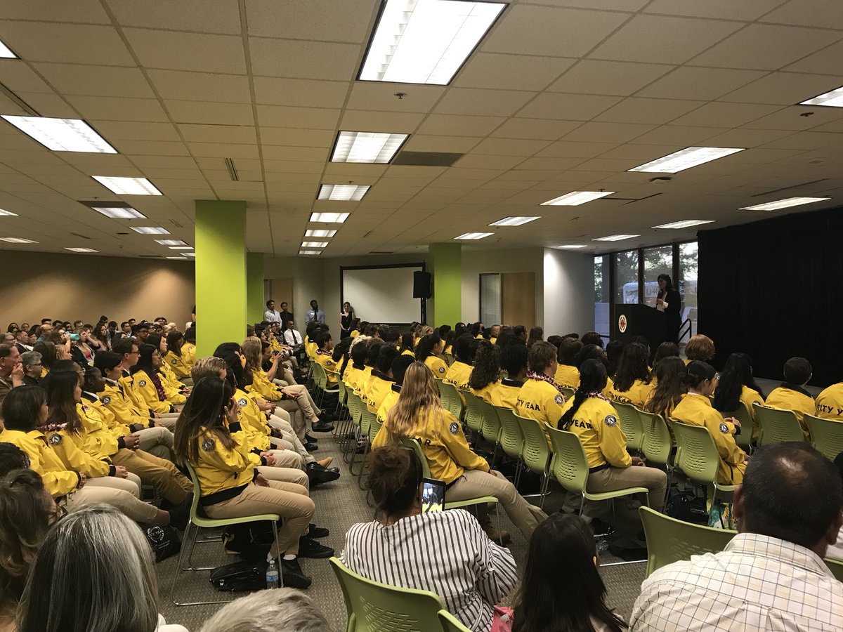 MTS_MKTG's tweet photo. @CityofSanJose Vice Mayor Magdalena Carracci talks about her youth and how mentors impacted her life - then congratulated @AmeriCorps @CityYear graduates for impacting the lives of over 7000 local students during their year of service.  @nutanix #ProudToHost #nutanixheart https://t.co/kOGSeT4hC4