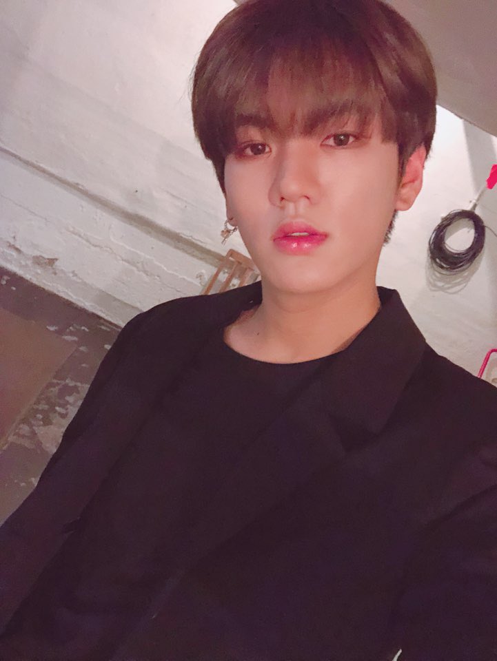 UP10TION's tweet photo. [#환희] 주말이니깐 오늘 푹 쉬어요!!❤️
아 그리구 잘 도착해서 준비중이랍니다! https://t.co/RFWpryvoHr