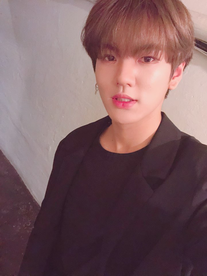 UP10TION's tweet photo. [#환희] 주말이니깐 오늘 푹 쉬어요!!❤️
아 그리구 잘 도착해서 준비중이랍니다! https://t.co/RFWpryvoHr