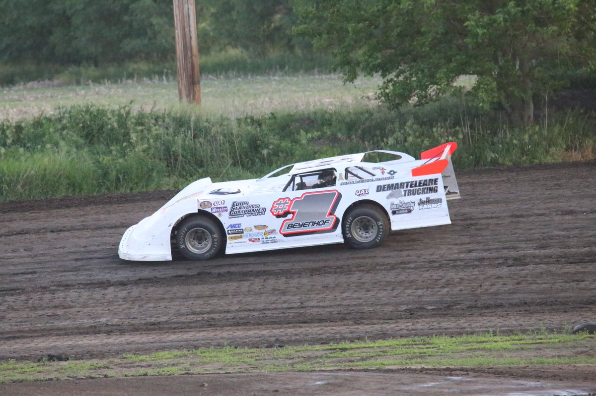 SRSchmoogs's tweet photo. We are cheering on the #1 (@nickraces) and #51 (@51nate) tonight at @RapidSpeedway with @lbeyenhof. https://t.co/OFcEA17BEn