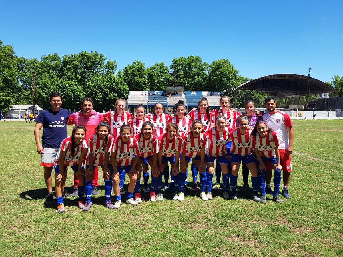 aldivillalbaa's tweet photo. ESTE EQUIPO TIENE TODO, TODO PARA SER CAMPEON ❤❤❤a dejar todo como siempre lo hicimos 😍❤ #primerfinal #esmañana 🔴⚪🔴 https://t.co/X3dWYQGAPE