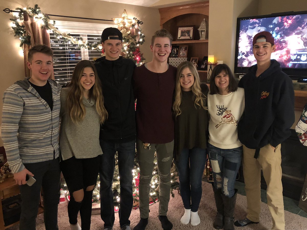 Andrew_sams10's tweet photo. Happy Birthday bro 🎈🎊🎉have fun in boise!!!! https://t.co/TgiYUtdDtE