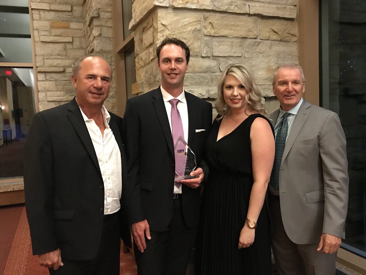 cindymackay79's tweet photo. @facilitiescom own Scott MacKay honoured tonight at the @ottawachamber #OTT40 congratulations Scott!! https://t.co/k4V0APvFoN