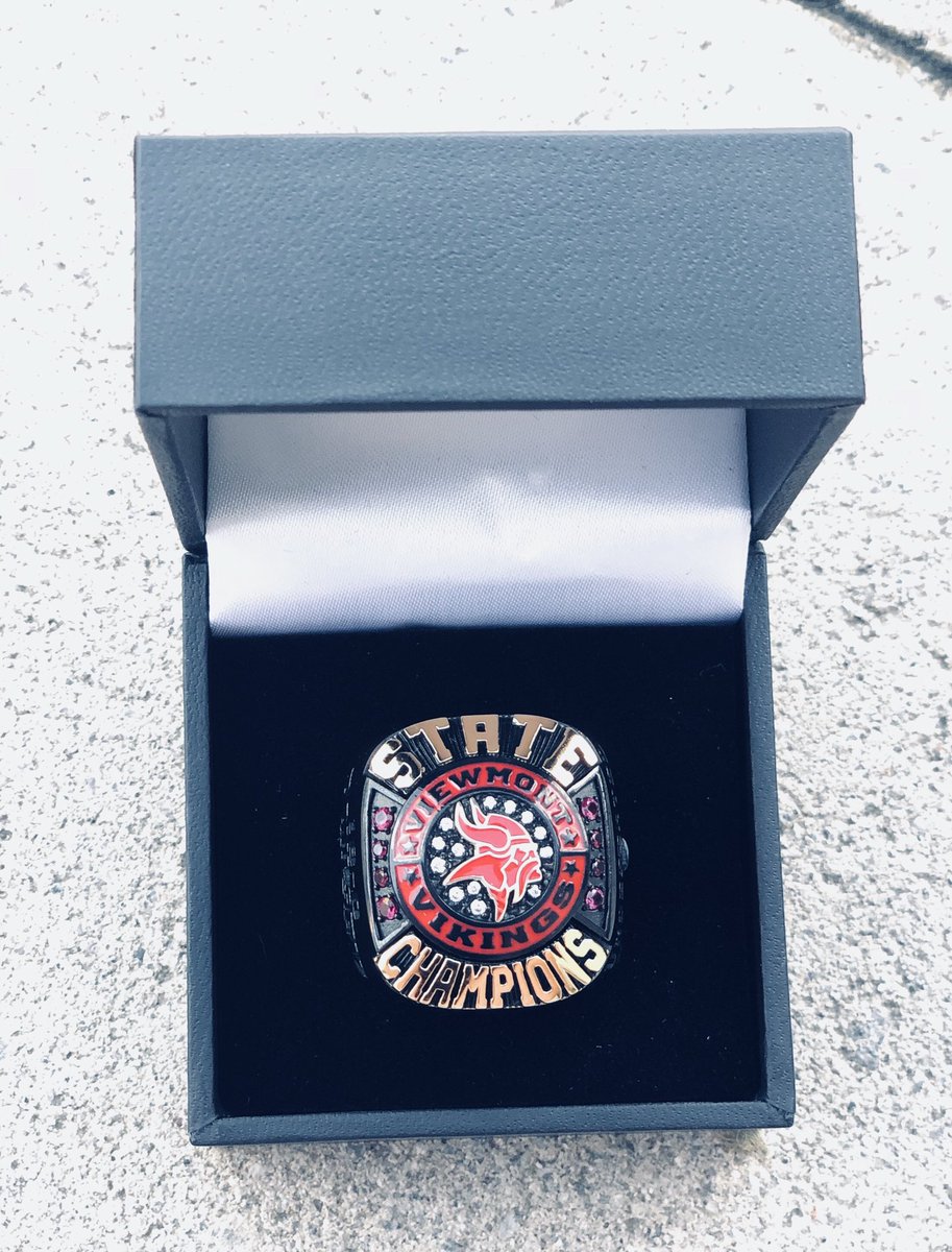 Viewmonthockey's tweet photo. Look what showed up! They are awesome, thank you @BaronRings we love them! #2018StateChamps https://t.co/wExDksBqMH