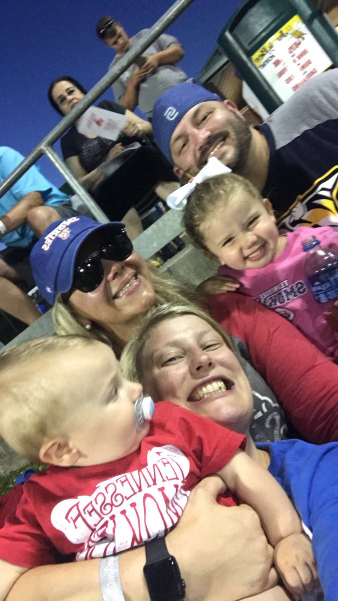 AmySykes1980's tweet photo. Good at the ballpark #smokiesselfies #yeahsummer #baseballFriday https://t.co/9loUVdZ7fH