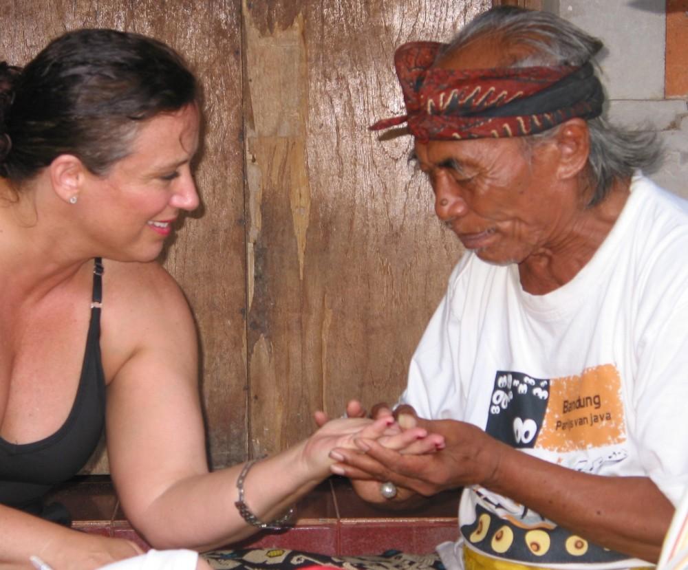 BaliFunService's tweet photo. Bali Spiritual Tour  - Balinese Healer. #meditation #spiritualhealing #tourofbali #YogaDay #mindset #HealthyLife https://t.co/IYJtorgP1l