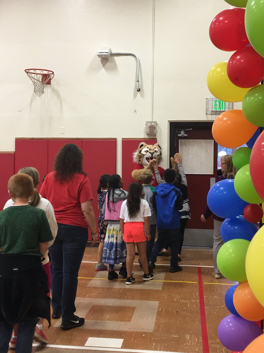 brookwoodbobcat's tweet photo. That’s a wrap! #seeyounextfall #HSDChat #BobcatPRIDE https://t.co/FNTSPN1Qri