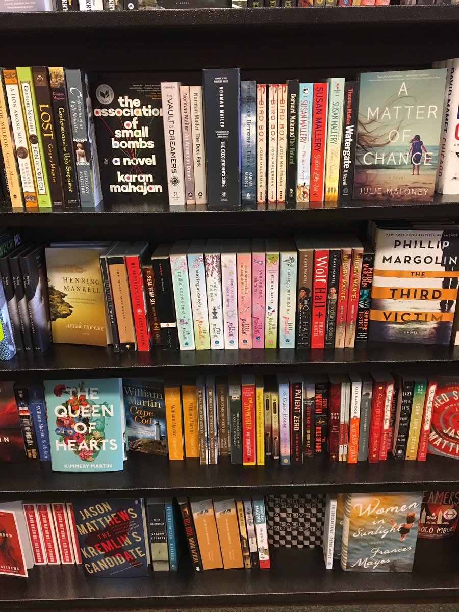 JulieFMaloney's tweet photo. Look at us, Kimmery! #barnesnnoble #queenofhearts #amatterofchance https://t.co/sSilQPAKBc