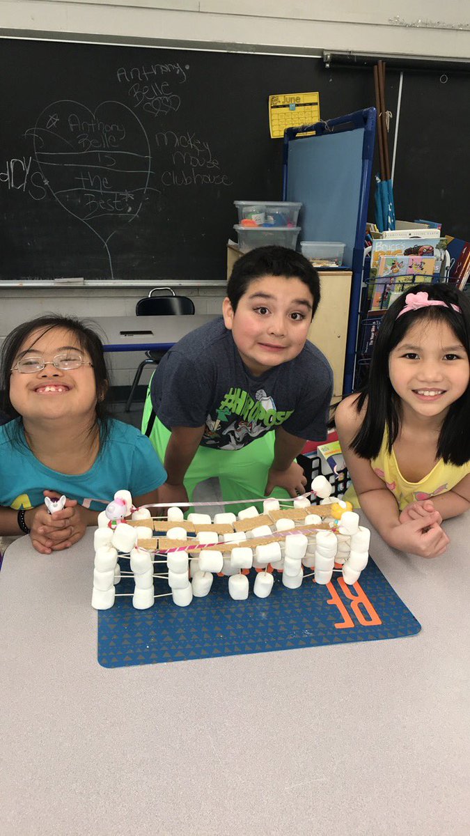 Courtney Kelly tweet media