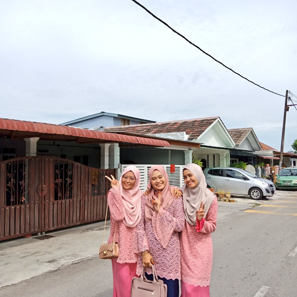 fatihah_mjuffri's tweet photo. Ahahha nampak laa aku yg beria full pink ni 😂😂
#pinkisbae💕 https://t.co/JKpf9lOEXF