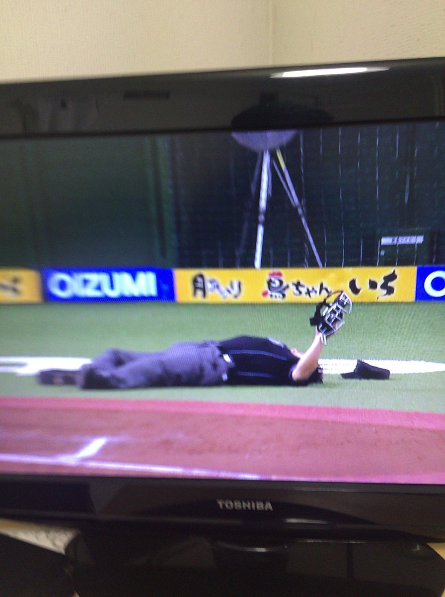 kabochan573's tweet photo. 卍で有名な敷田審判倒れた😨 https://t.co/tzpxfQxGm3