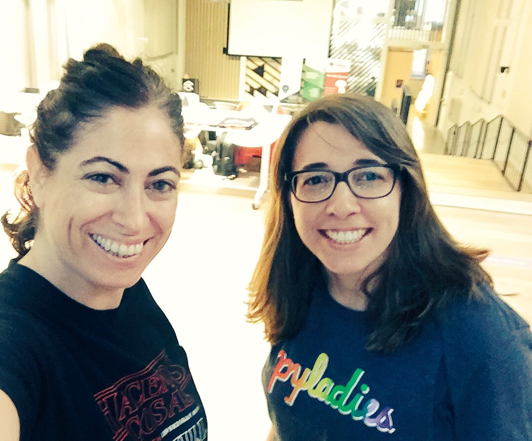 MujeresTech's tweet image. Hoy es el eventazo de las #Pythonisas!! Gracias @mabeldelgadob y al equipazo de @PyLadiesMadrid por organizarlo. Estamos ya con ganas de coger apuntes y compartir experiencias!! #MujeresTech #WomeninTech #WomeninPython
