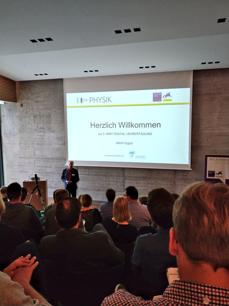 creative_gaming's tweet photo. Volles Haus bei der #MINTdigital Lehrertagung in der Joachim Herz Stiftung. Wir sind auch dabei und haben Bananen, @makeymakey und das SpielSpiel im Gepäck. https://t.co/9tjhKeJiE3