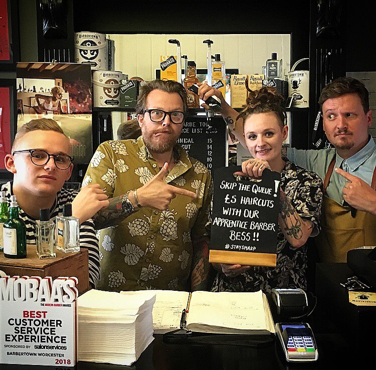 Today we have 3 Barbers off from the 3 parlours..Barber Tom..Barber Liam and Barber Toby..But don't fear cause we have 'Bess' our Apprentice on hand..If you wanna skip the Queue ? Then ask 'Bess' .. #StaySharp Guys and visit your Barber 💈
#DontHateEducate ..
#Worcestershirehour