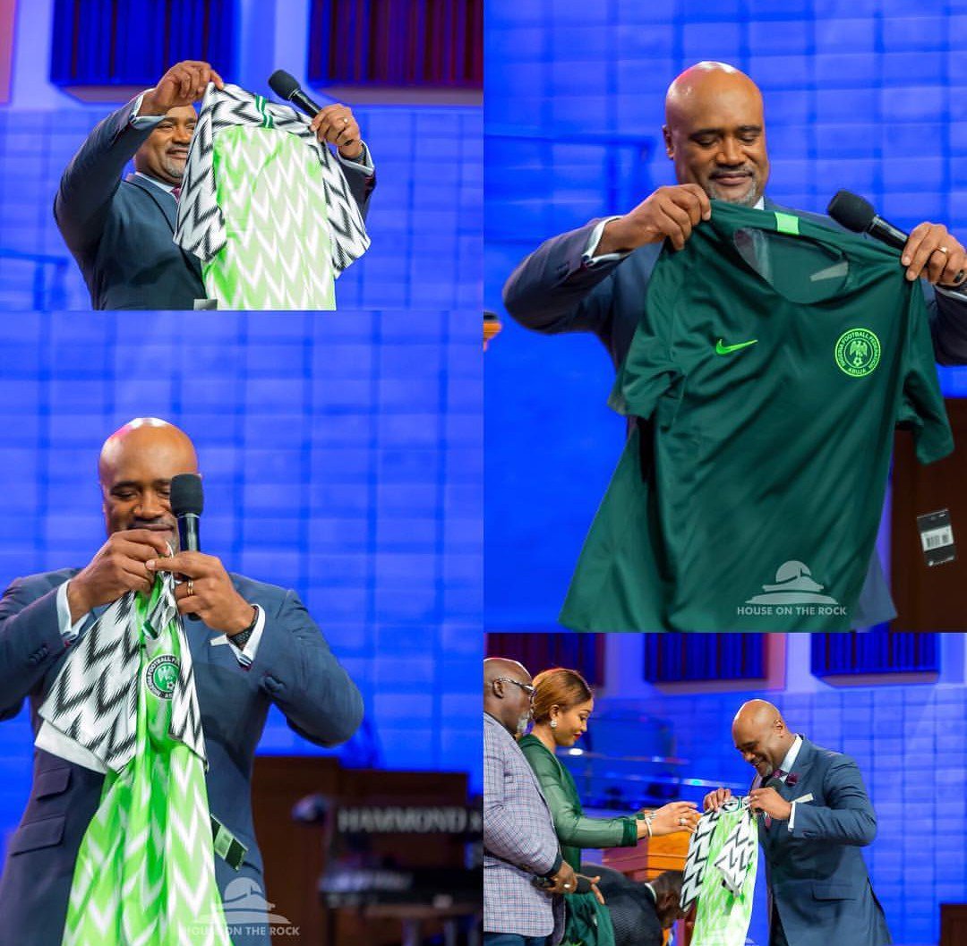 TheVicmoss's tweet photo. The Nigerian jersey is already anointed so no shaking.
Croatia ain't 'ghana' laugh at us!
Nigeria all the way.
#worldcup #CRO vs #NGA #CRONGA https://t.co/nNPdPKhMN1