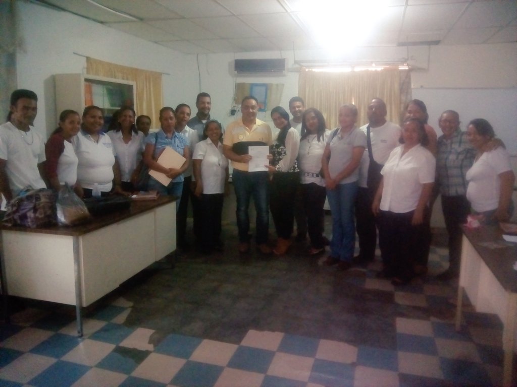 Realizando entrega de la Red Circuital al Nuevo Supervisor de la Red Circuital N-8 profesor Joel Raimundo Tiape