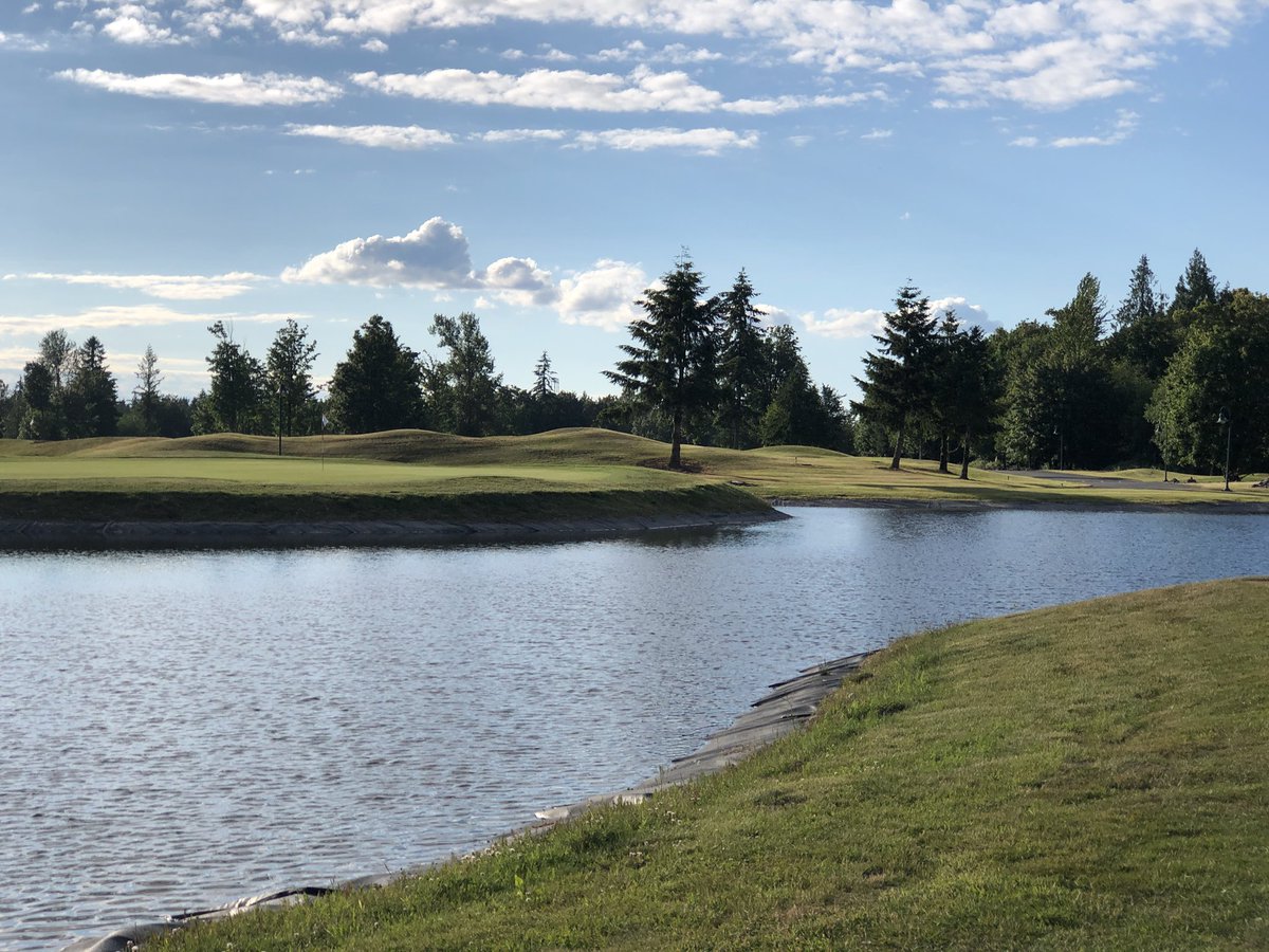AveryStrongDIPG's tweet photo. It’s been a spectacular evening at @DruidsGlenGolf for the #mayorofmaplevalleyopen. A tremendous thanks to @IanFurnessSea for another great event, our friends at @hilinskishope and @GeorgetownBeer and to all of the golfers who came out. #AveryStrong https://t.co/MOdzVdWTCg